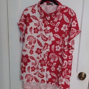 Izuria Sz XL Red and White Floral Button-Up Short Sleeve Blouse